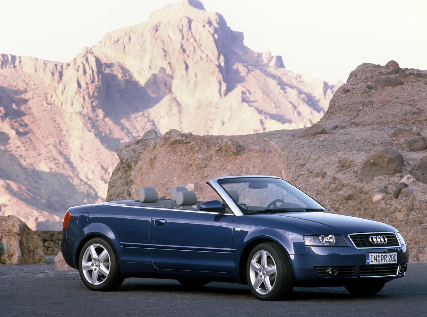 Audi_A4_2_generation__Cabrio__12.jpg