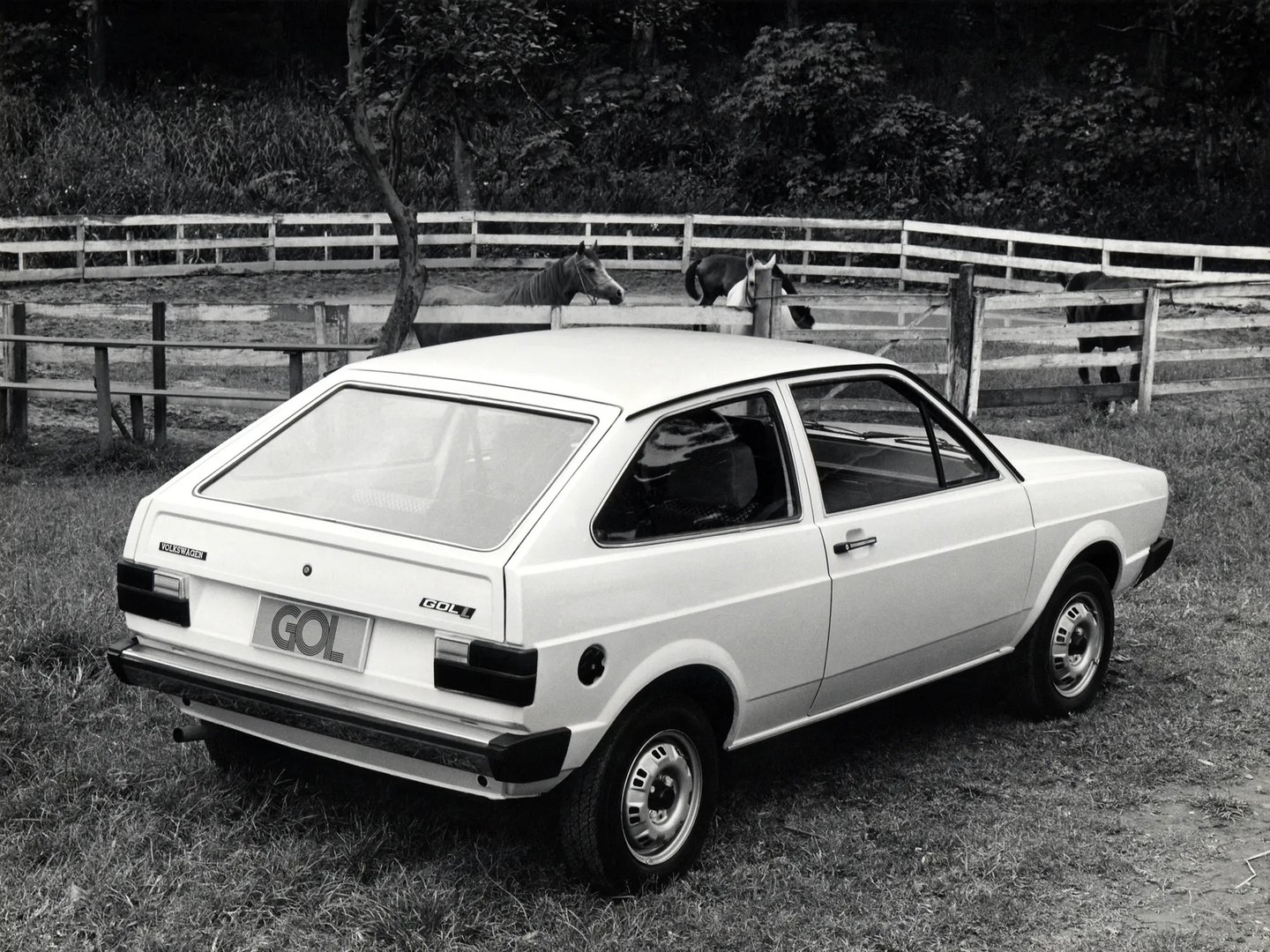 Volkswagen_Gol_1_generation__Mini_3-doors__11.jpg