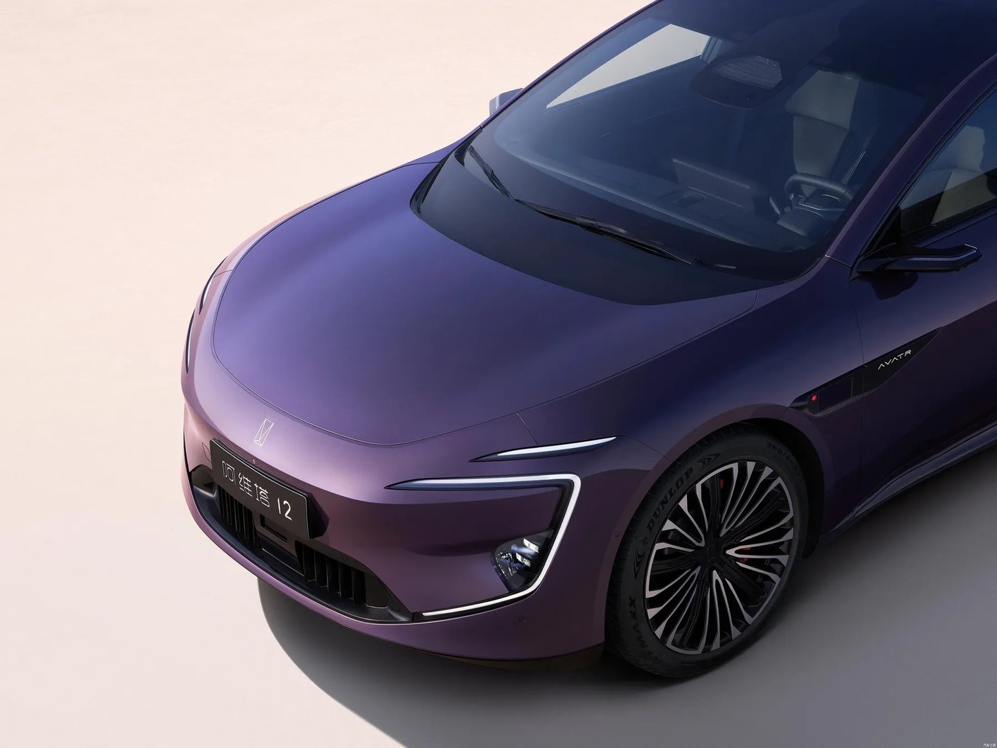 avatr_12_1_generation__Sedan__8.jpg