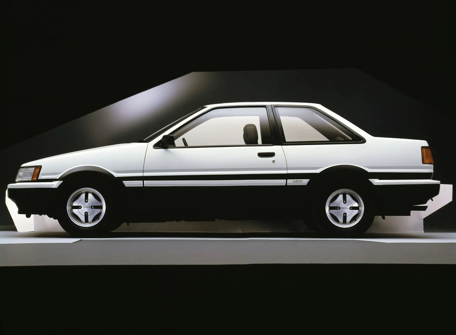 Toyota_Corolla_Levin_4_generation__Coupe__8.jpg