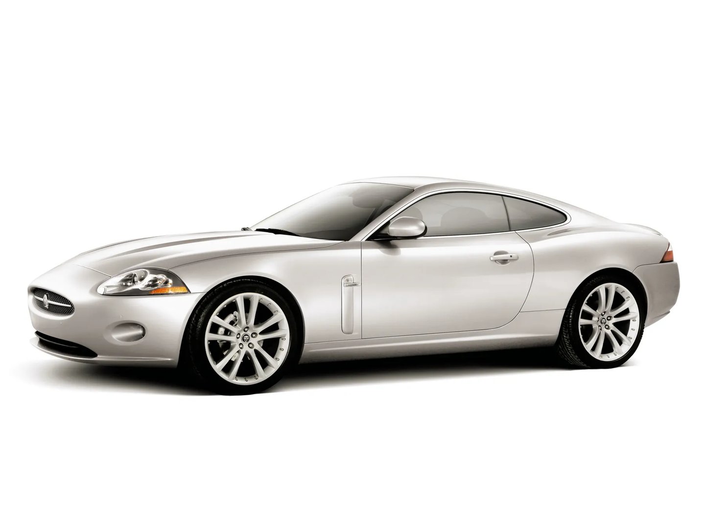 Jaguar_XK_2_generation__Coupe__4.jpg