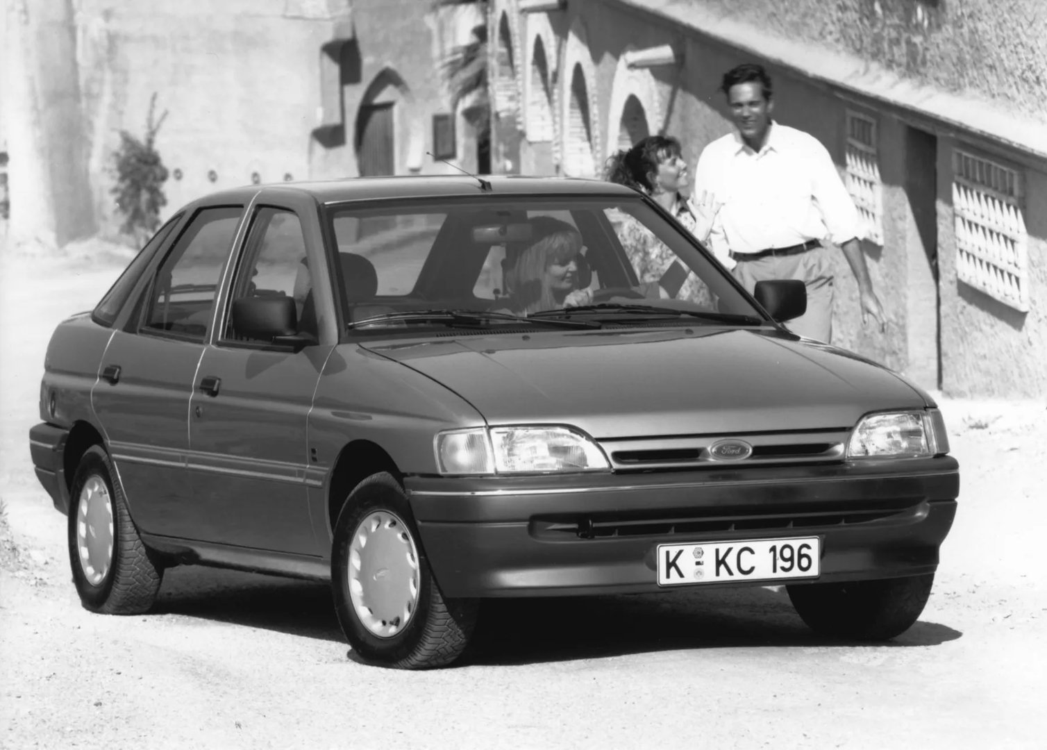 Ford_Escort_5_generation__Hatchback_5-door__1.jpg