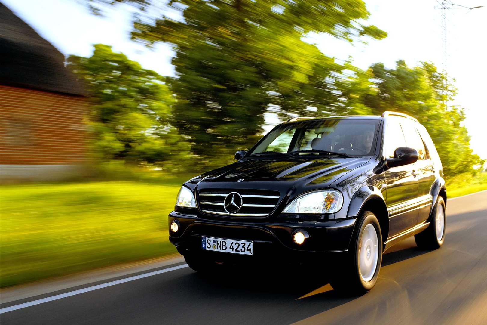Mercedes_M-Class_AMG_1_generation__SUV_5-doors__2.jpg