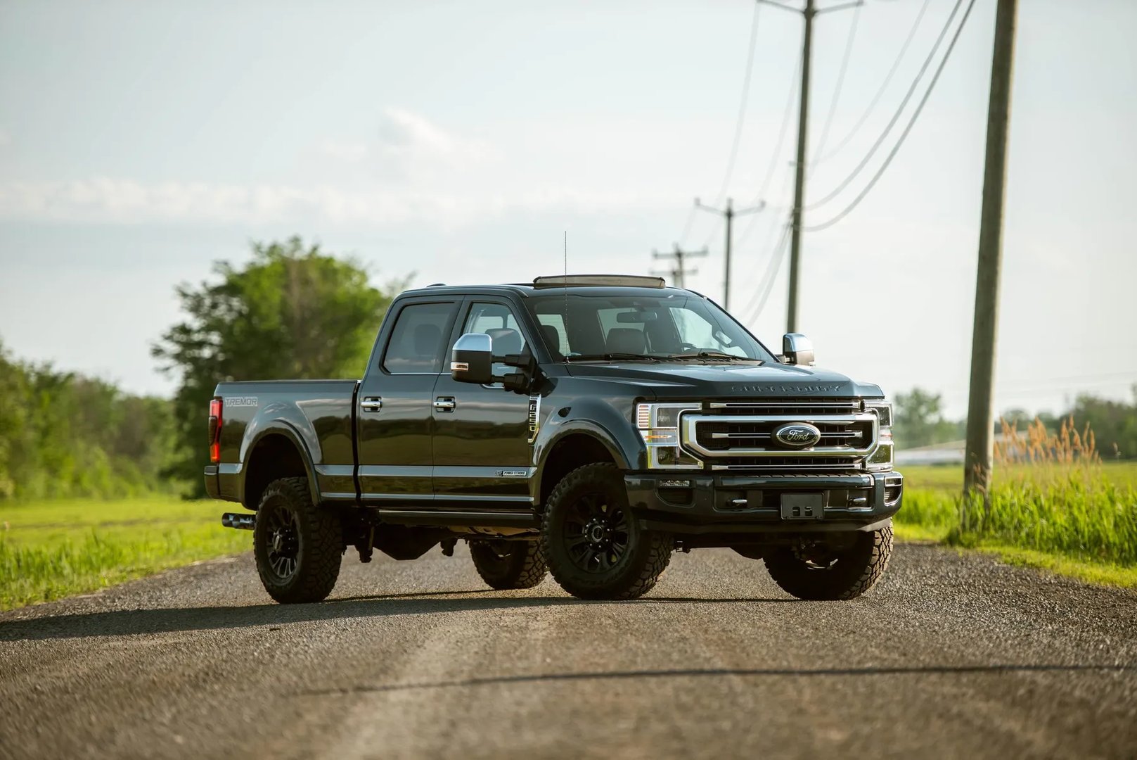 Ford_F-250_4_generation_restyling__Pickup_double-cab__1.jpg