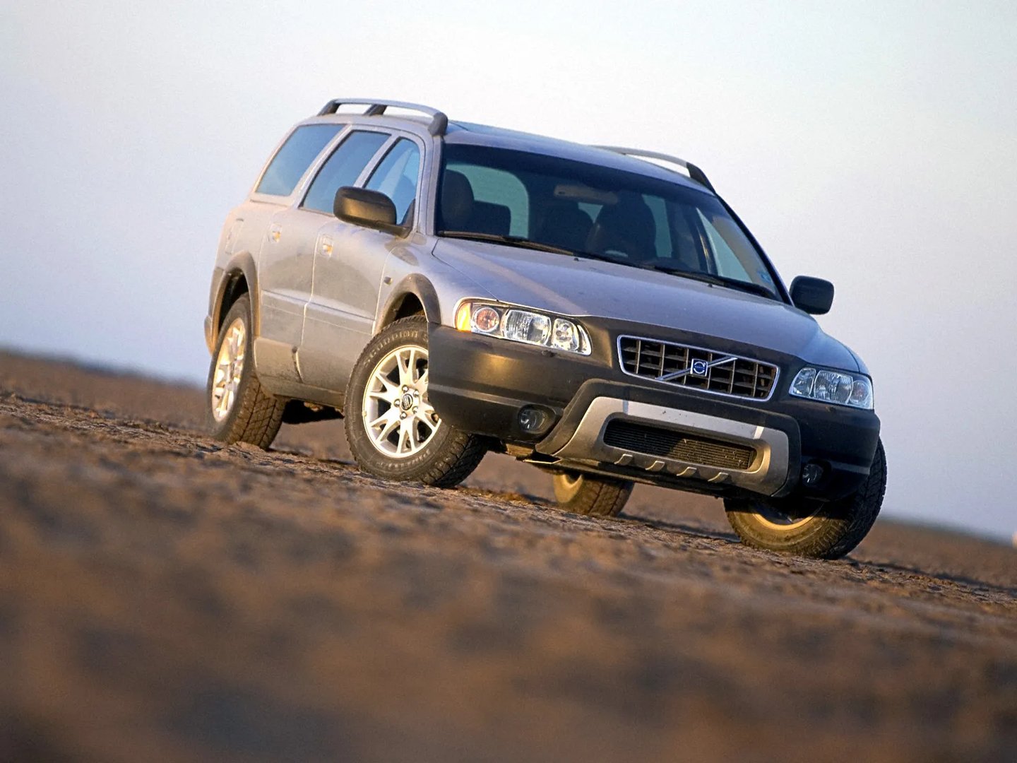 Volvo_XC70_1_generation_restyling__Estate_5-door__1.jpg