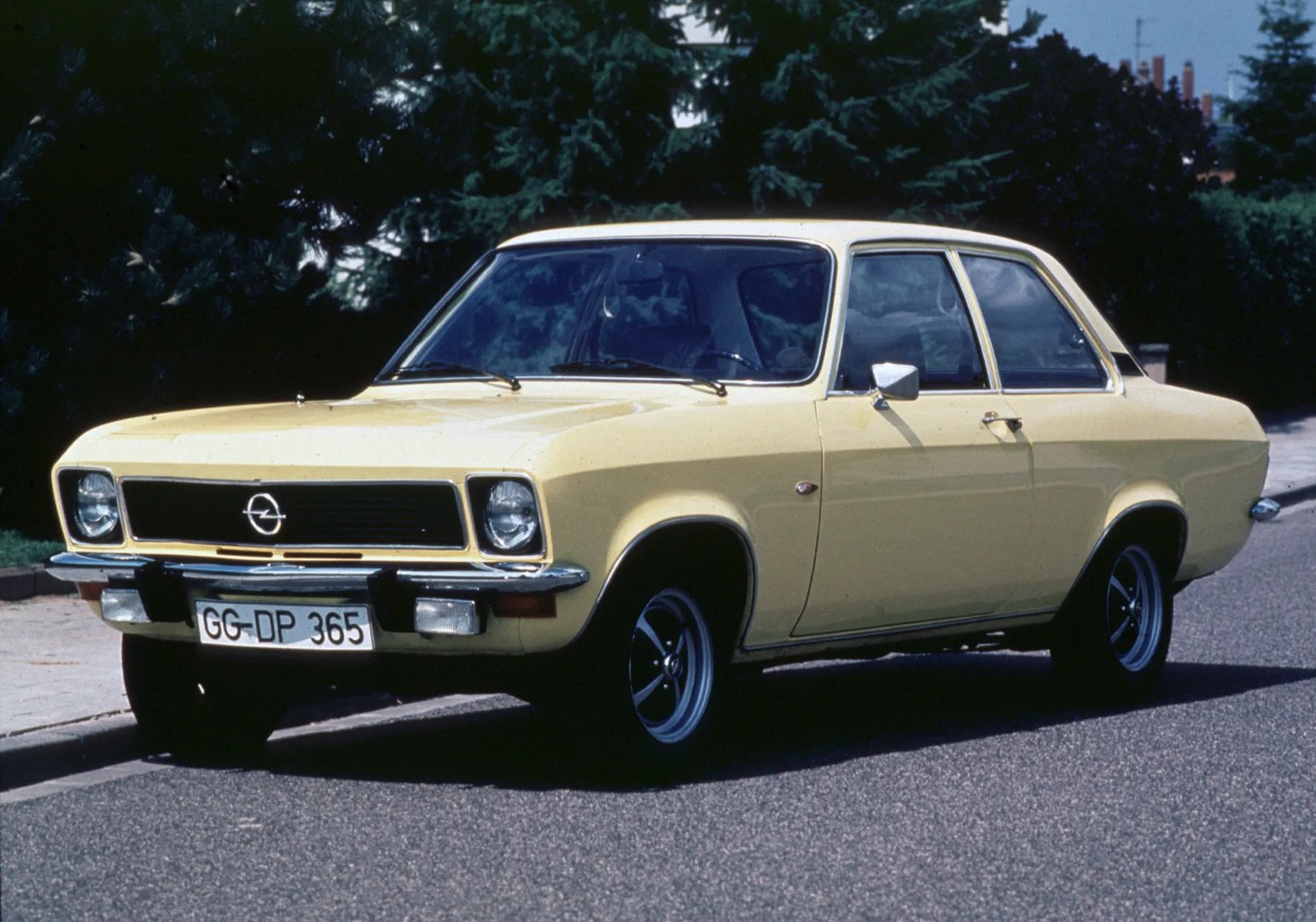 Opel_Ascona_1_generation__Sedan_2-doors__5.jpg