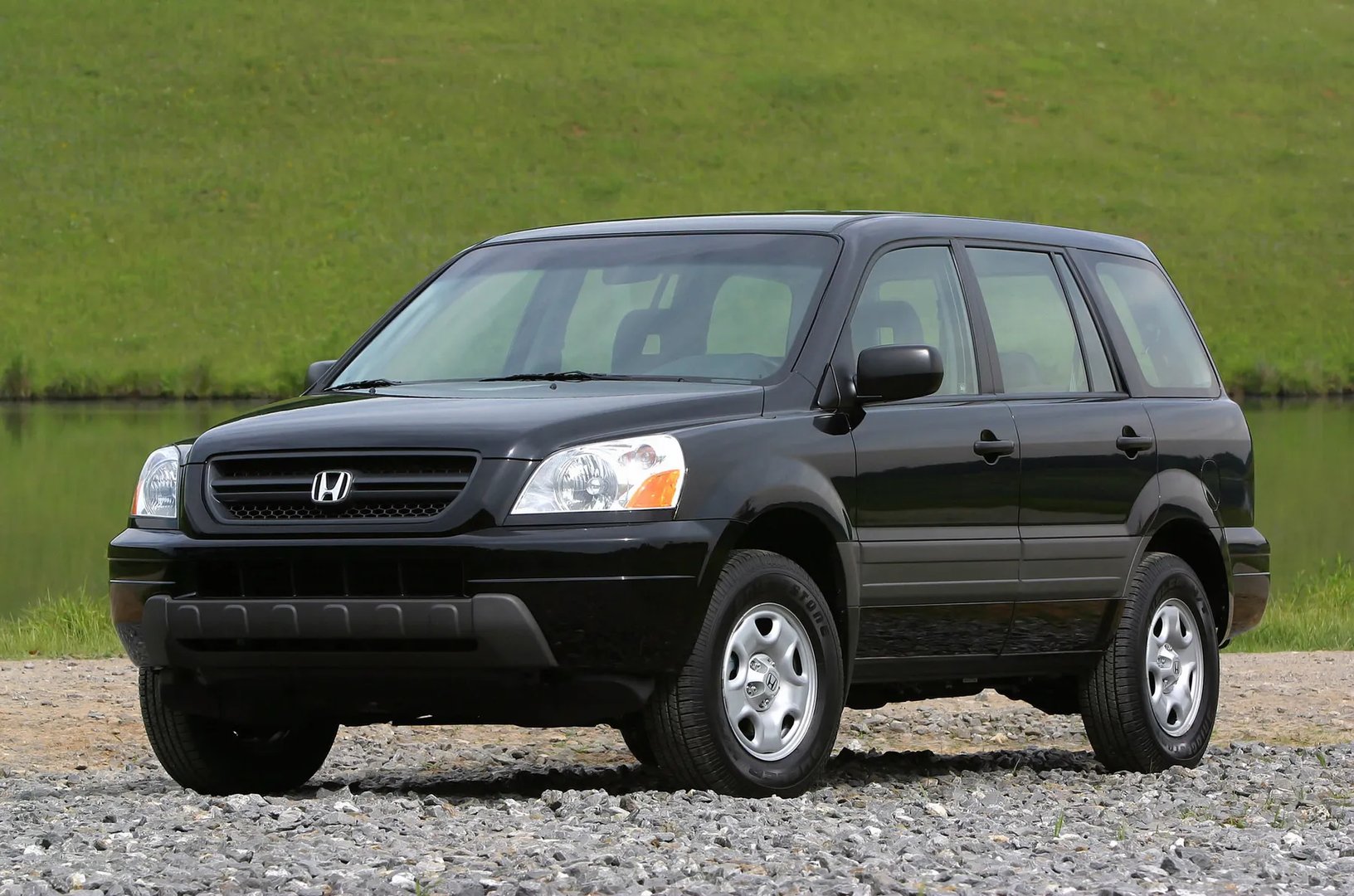 Honda_Pilot_1_generation__SUV_5-doors__11.jpg