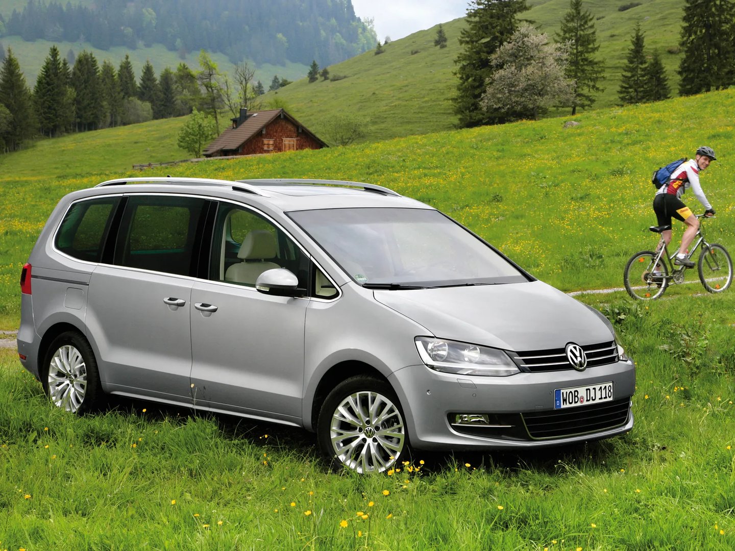 Volkswagen_Sharan_2_generation__Minivan__7.jpg