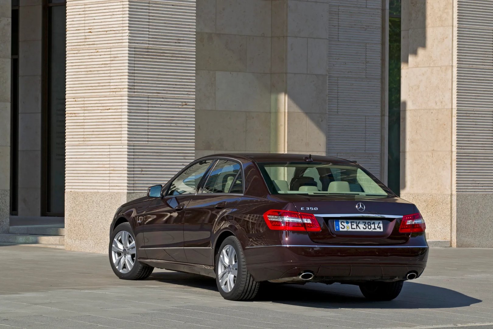 Mercedes_E-Class_4_generation__Sedan__3.jpg