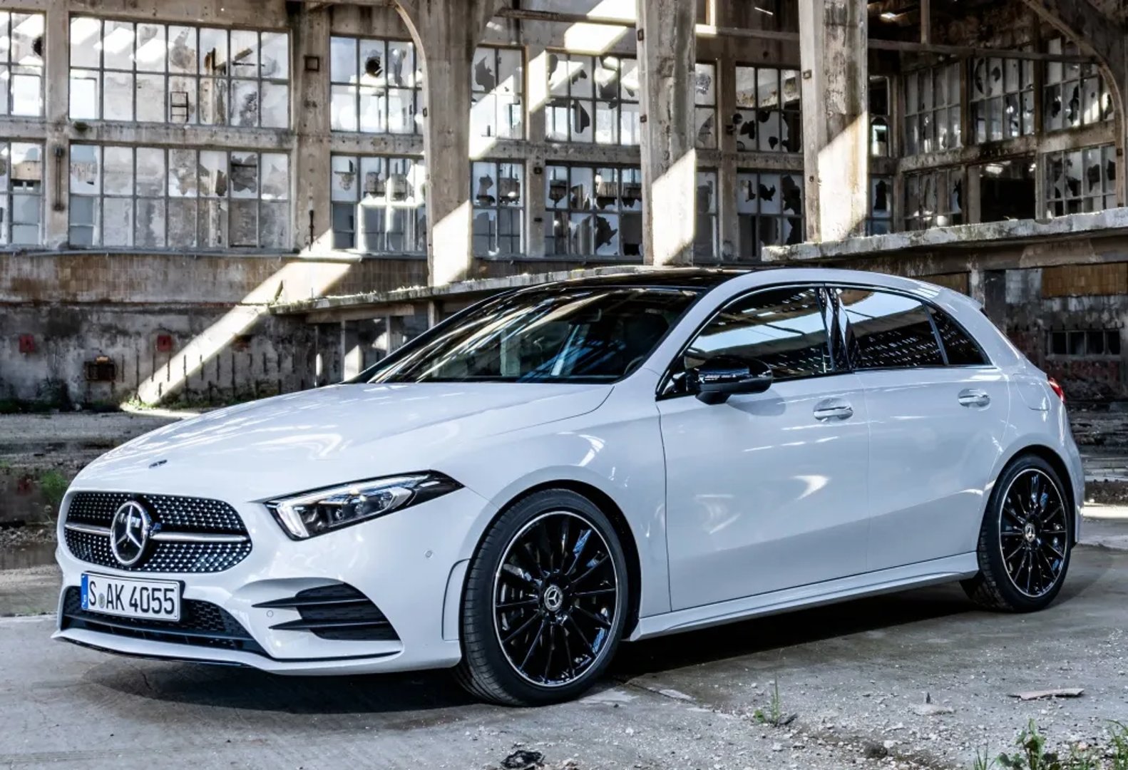 Mercedes_A-Class_4_generation__Hatchback_5-door__9.jpg