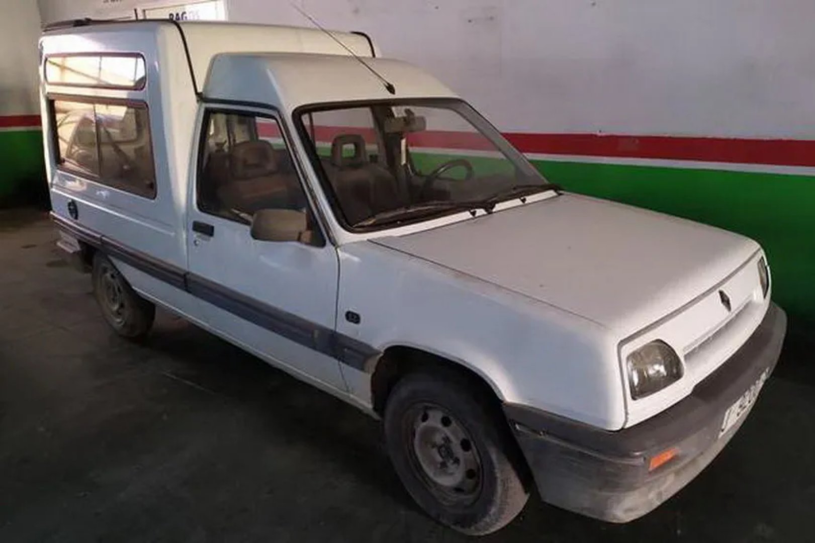 Renault_Express_1_generation_restyling_1__Minivan__6.jpg