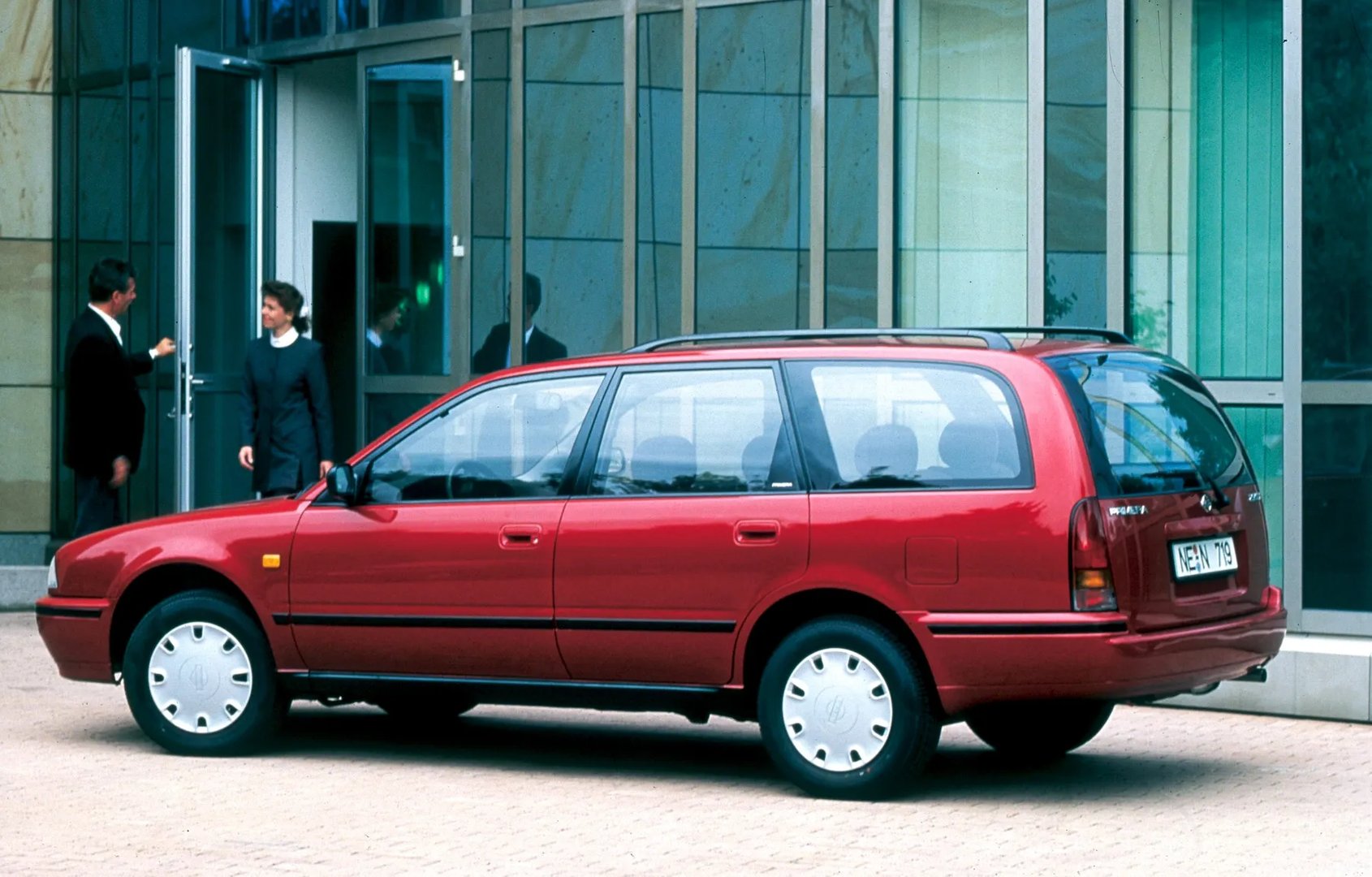 Nissan Primera 1 generation  Estate 5-door