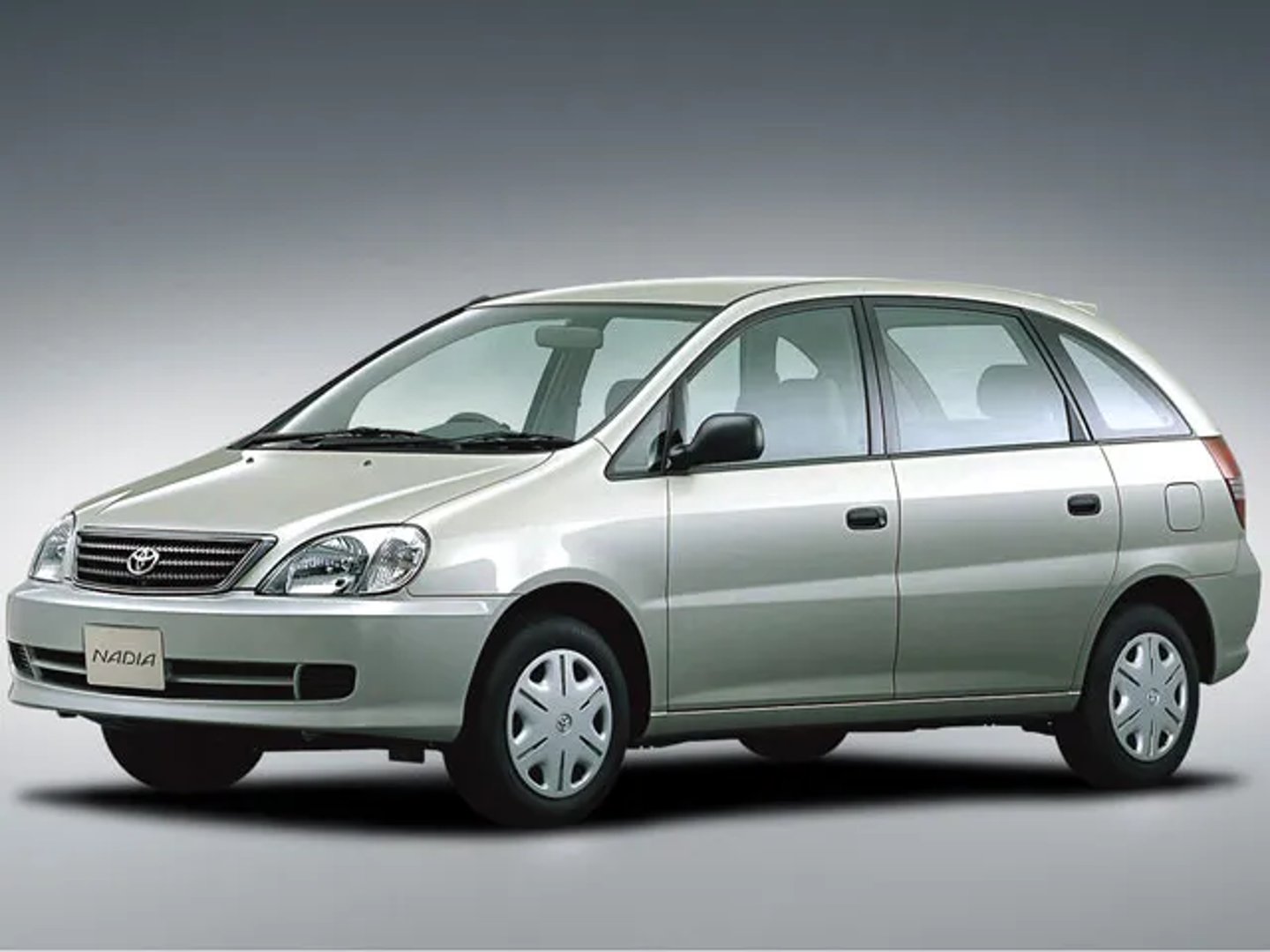 Toyota_Nadia_1_generation__Compact_Van__1.jpg