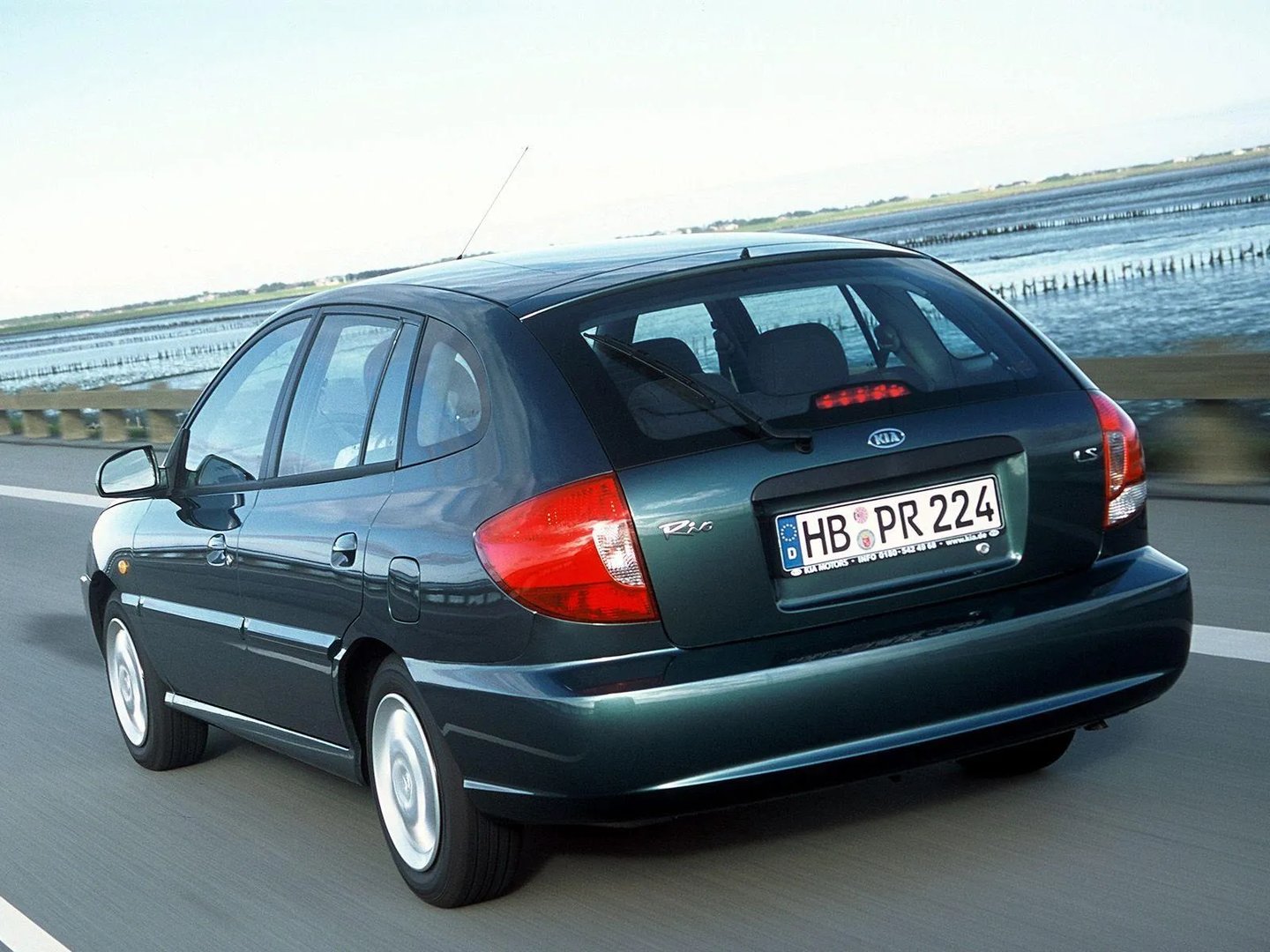 Kia_Rio_1_generation_restyling__Estate_5-door__2.jpg