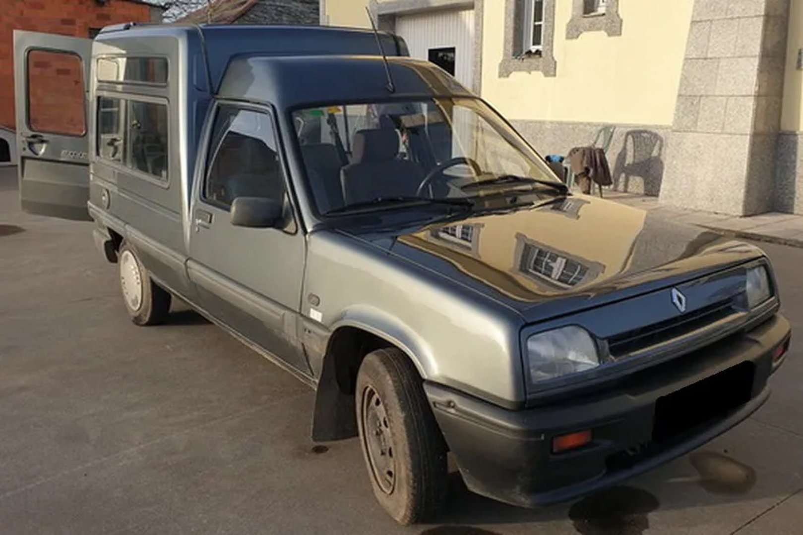 Renault_Express_1_generation_restyling_1__Minivan__4.jpg