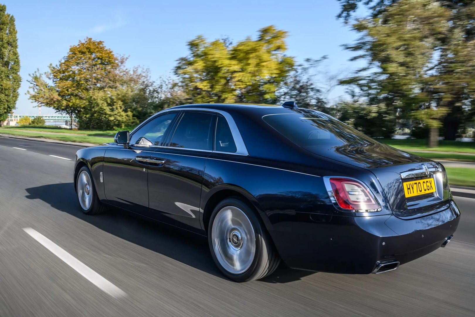 Rolls-Royce_Ghost_2_generation__Sedan__8.jpg