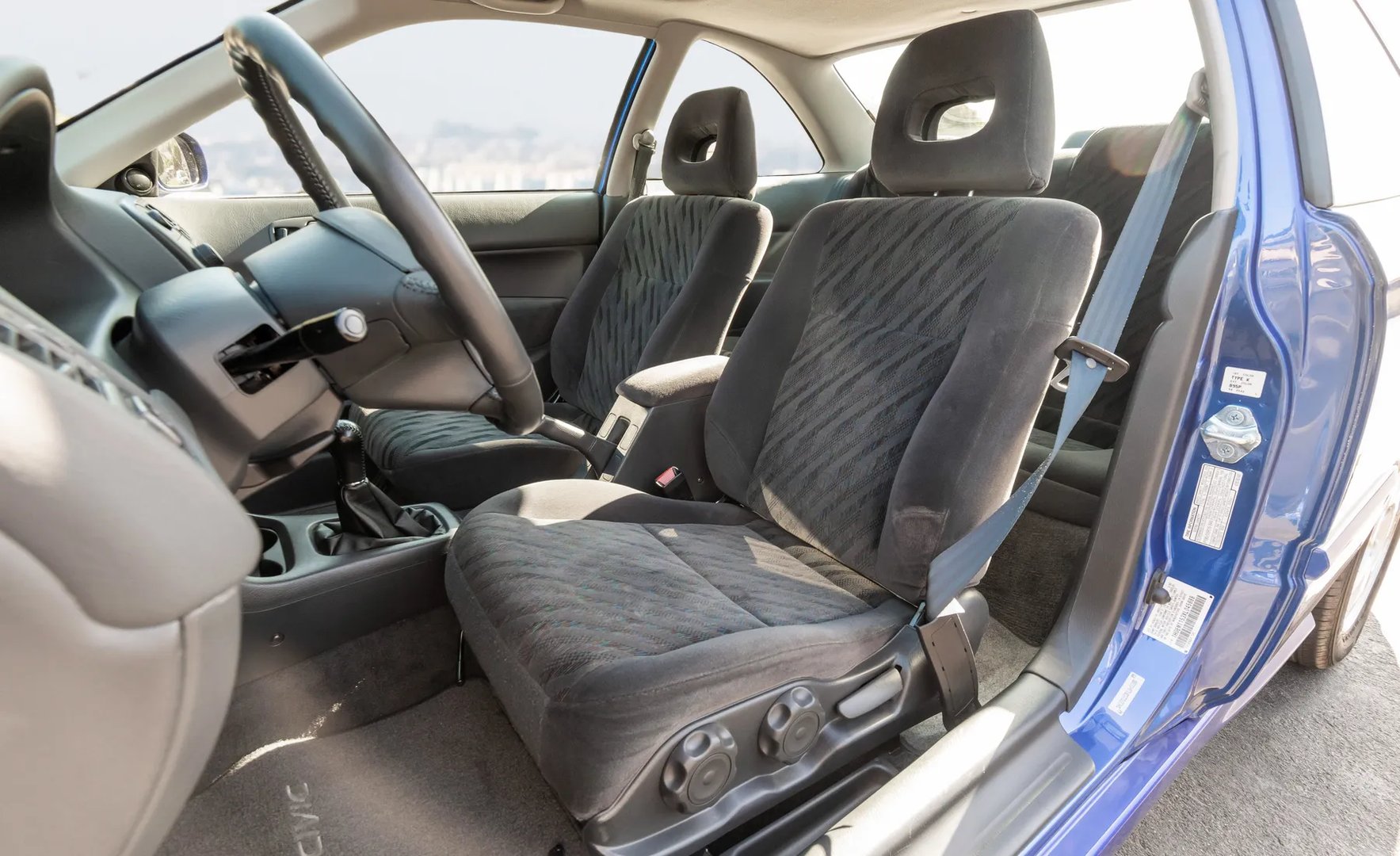 Honda_Civic_(USA)_6_generation_restyling__Coupe__8.jpg