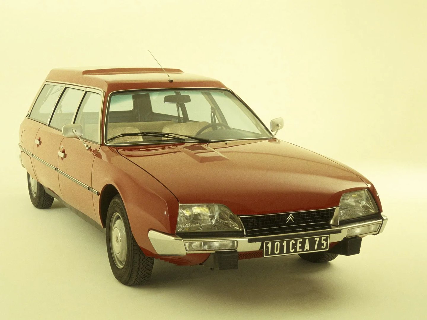 Citroen_CX_1_generation__Estate_5-door__3.jpg