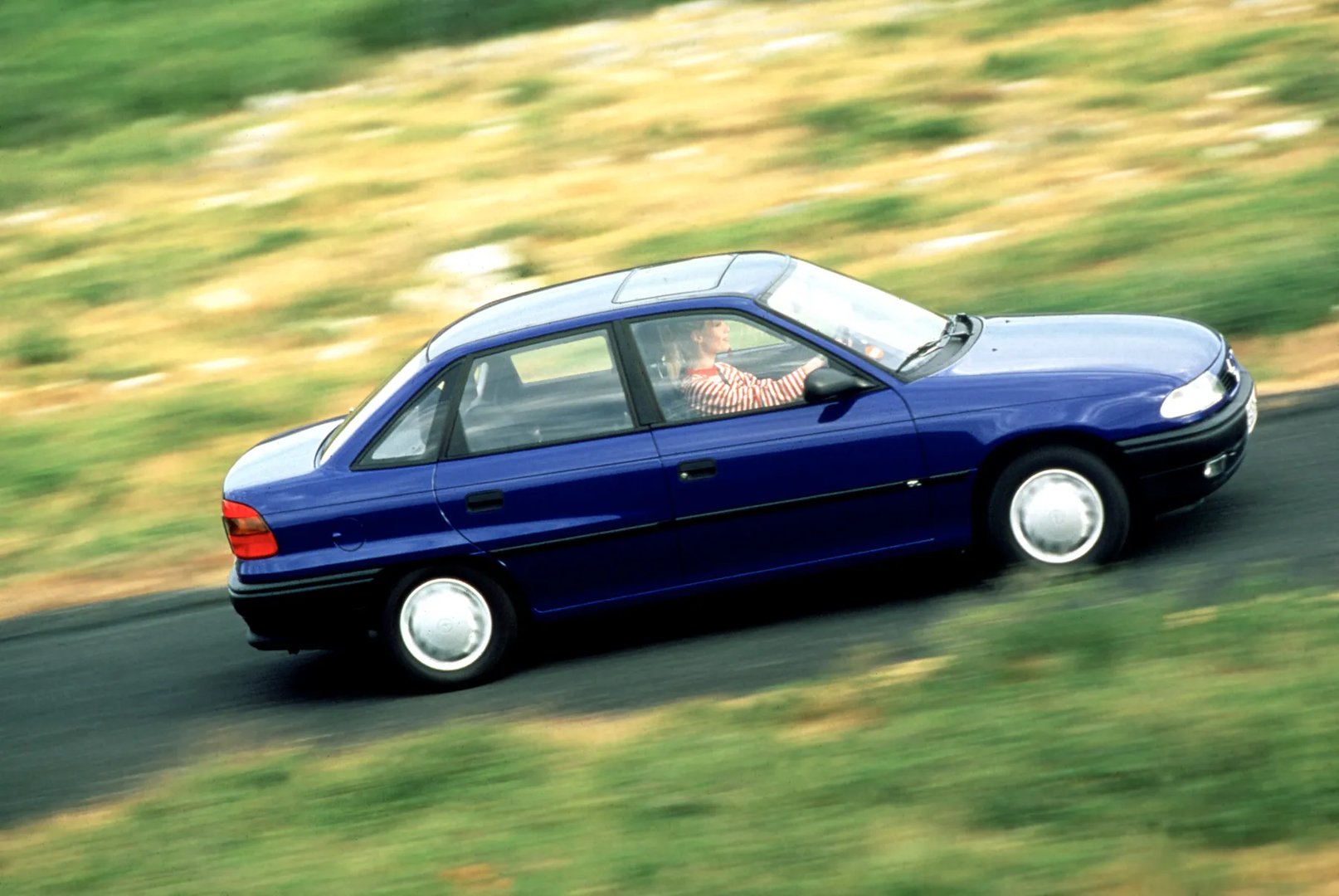 Opel_Astra_1_generation_restyling_1__Sedan__1.jpg