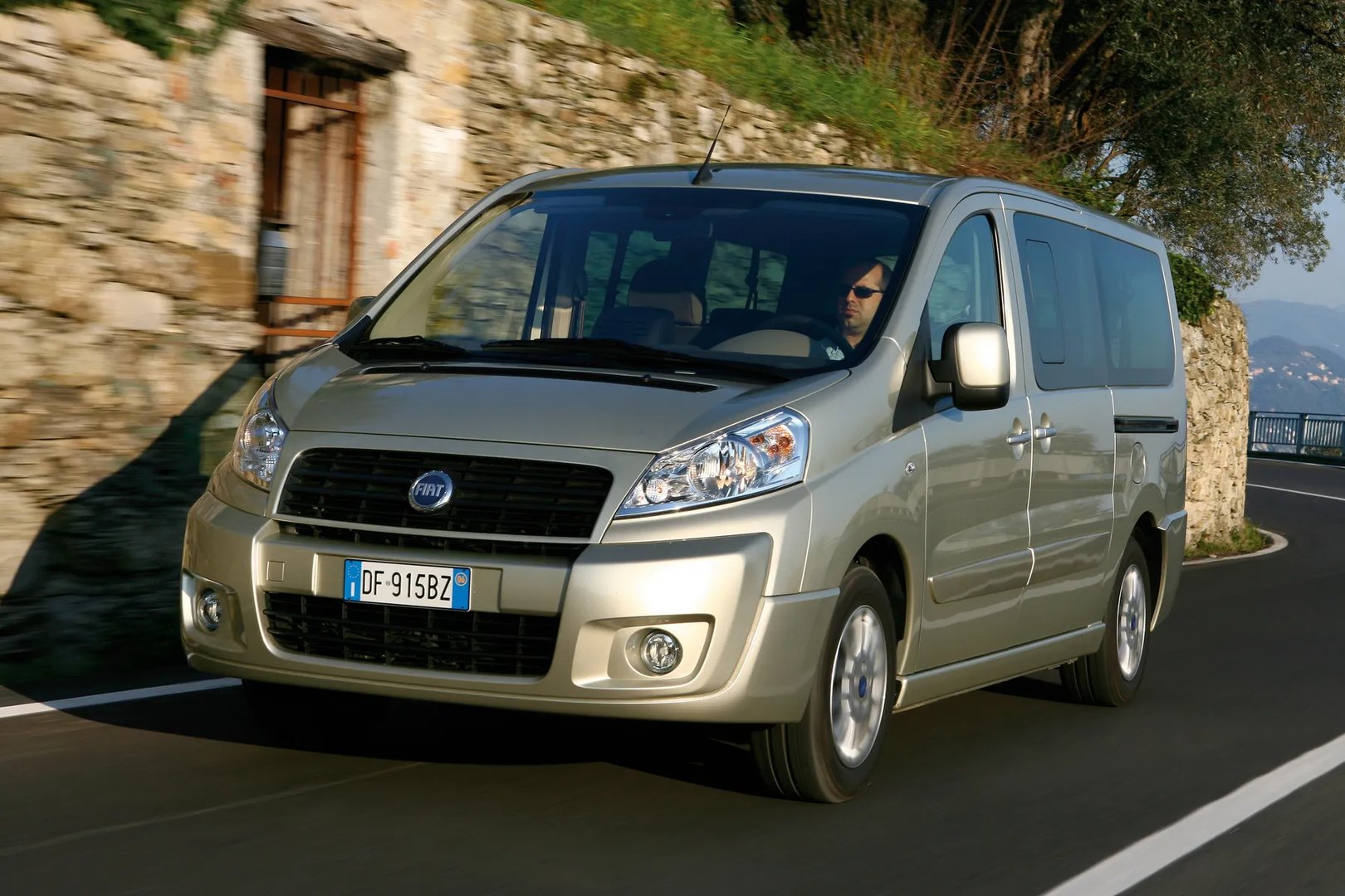 Fiat_Scudo_2_generation__Minivan__7.jpg