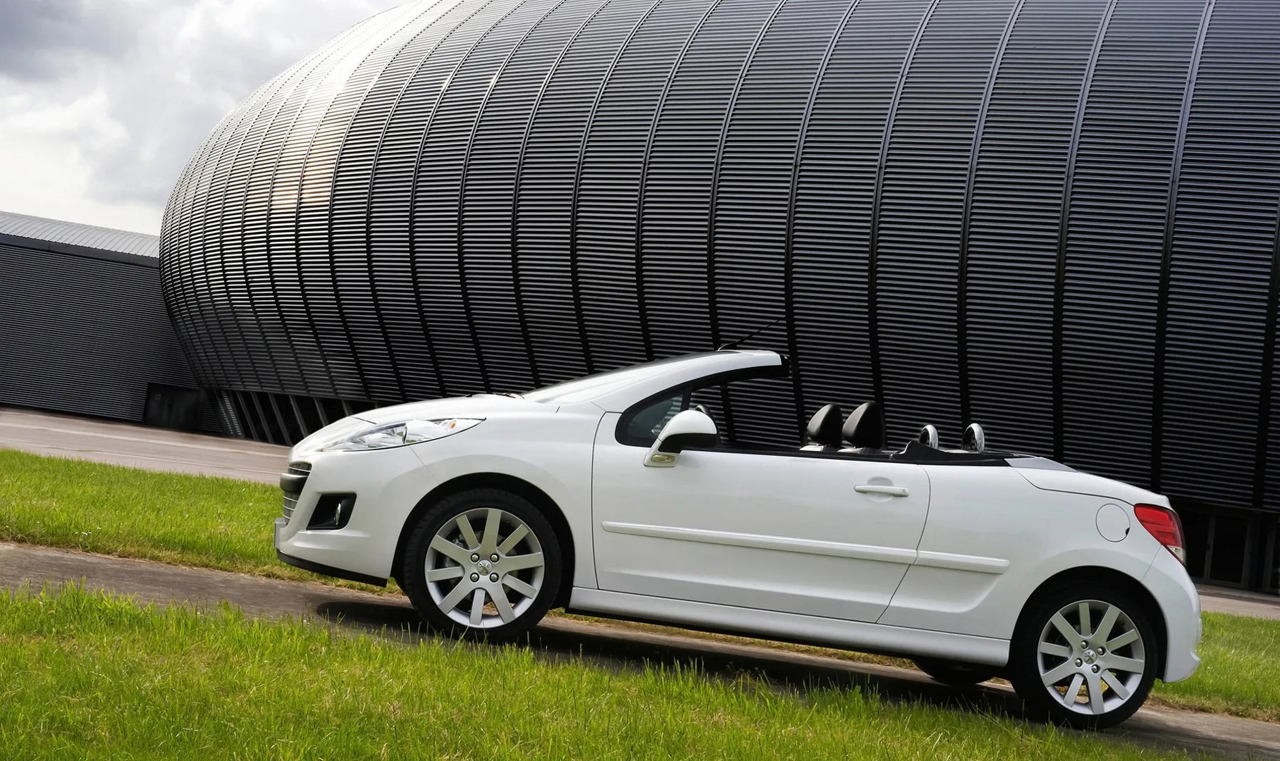 Peugeot_207_1_generation_restyling__Cabrio__1.jpg