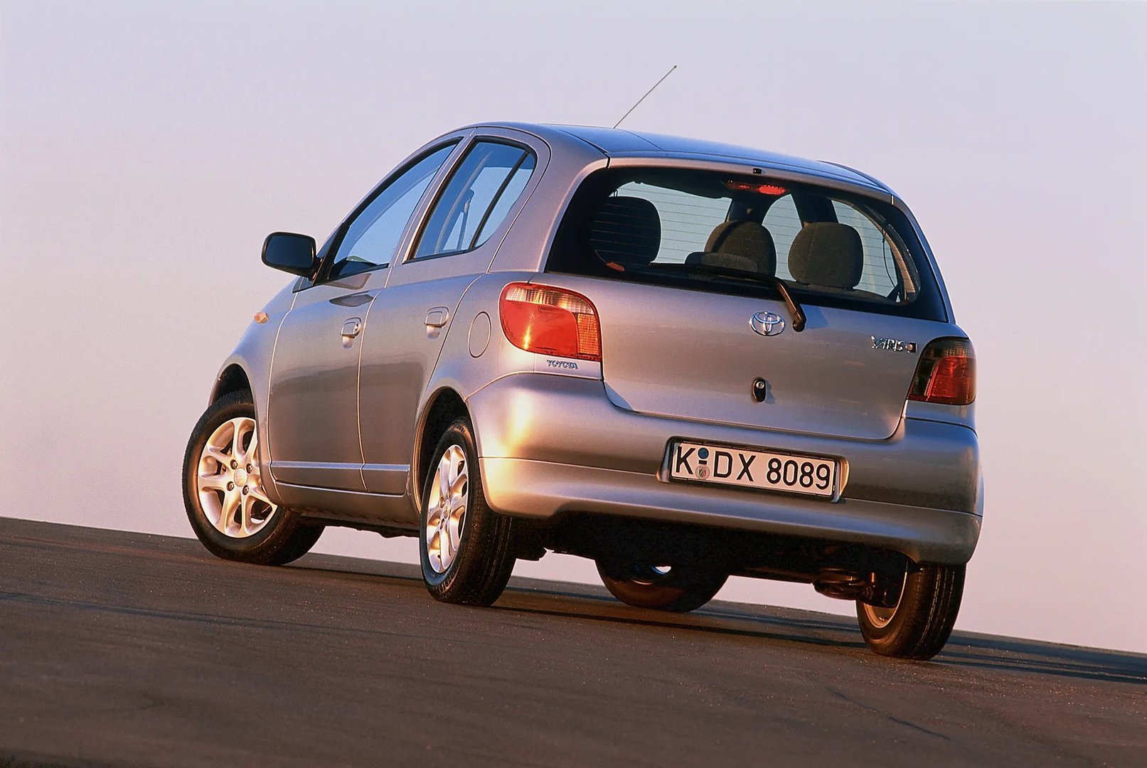 Toyota_Yaris_1_generation__Mini_5-doors__9.jpg