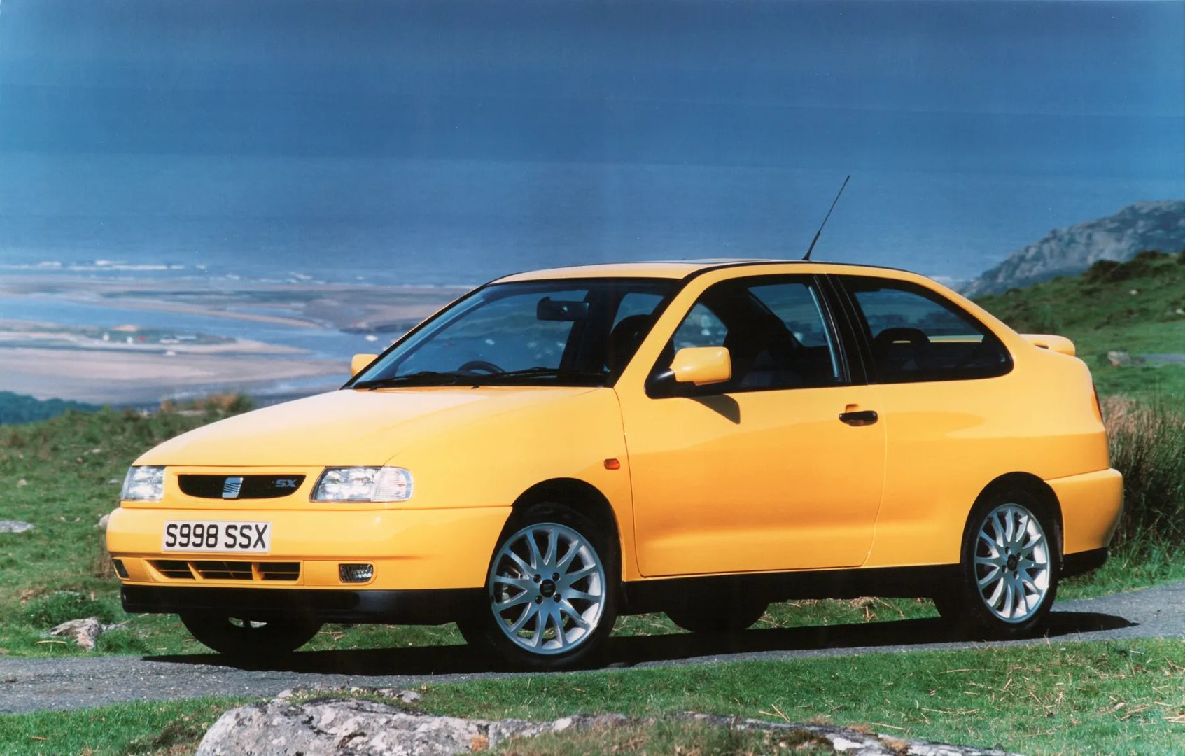 SEAT_Cordoba_1_generation__Coupe__1.jpg