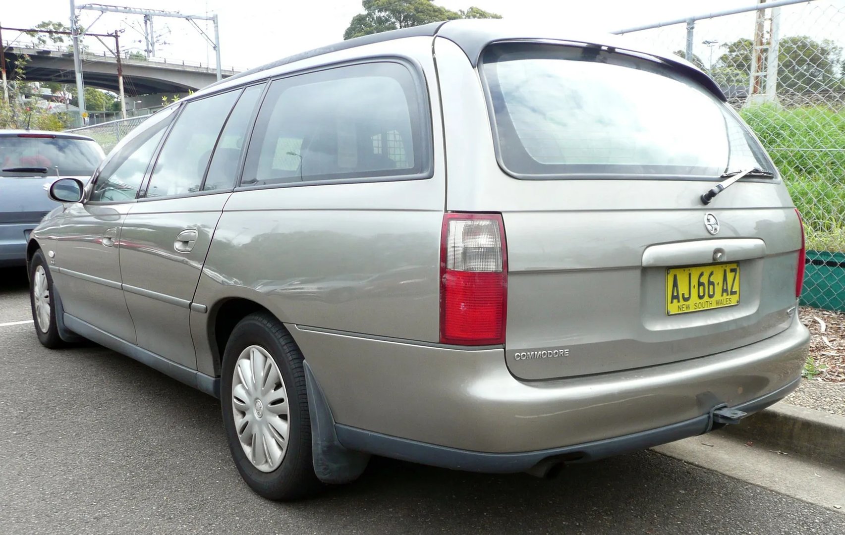 Holden_Commodore_3_generation__Estate_5-door__1.jpg