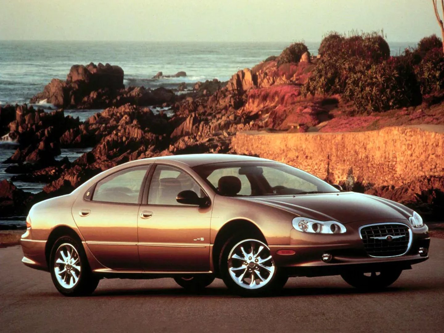 Chrysler_LHS_2_generation__Sedan__3.jpg