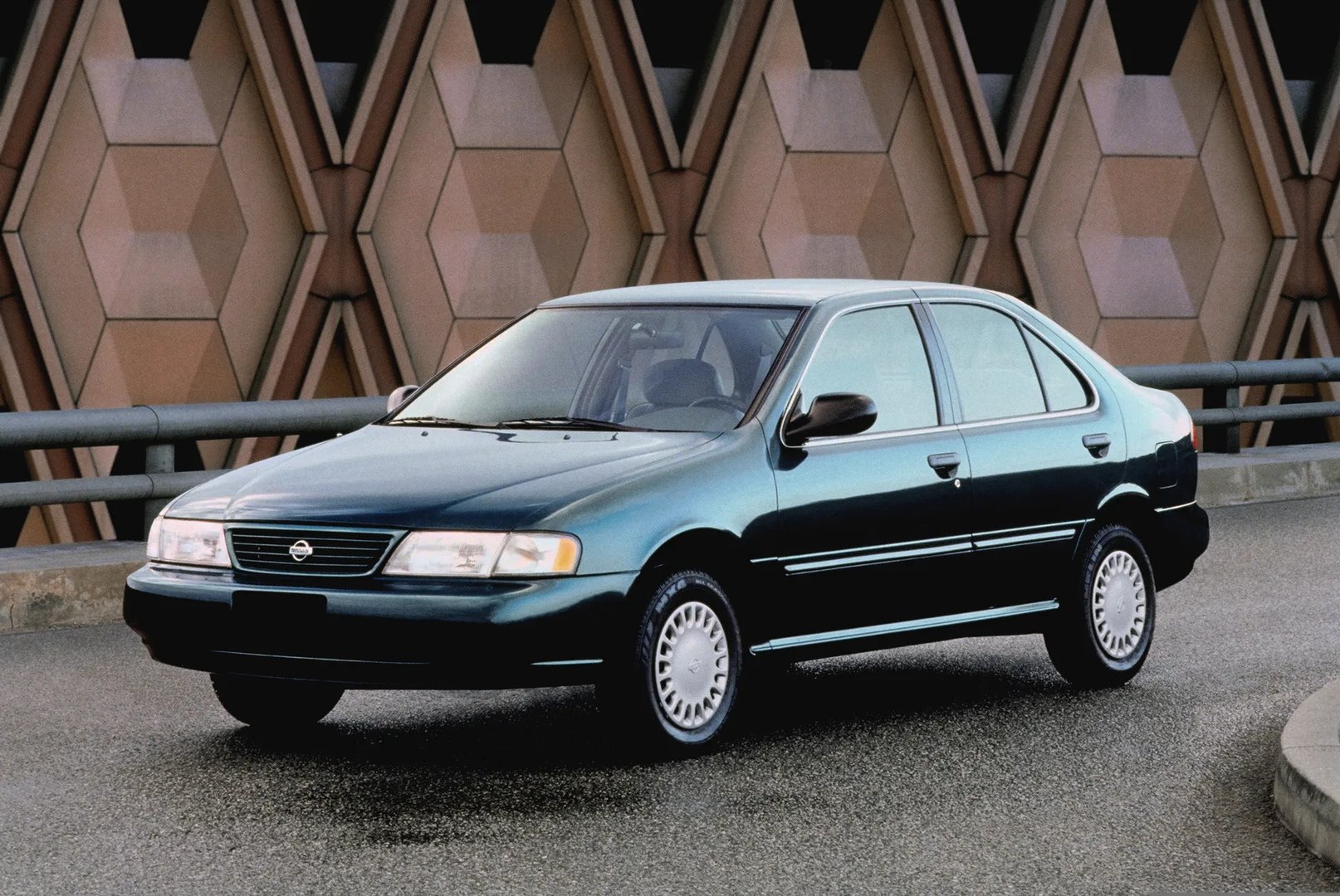 Nissan_Sentra_4_generation__Sedan__5.jpg