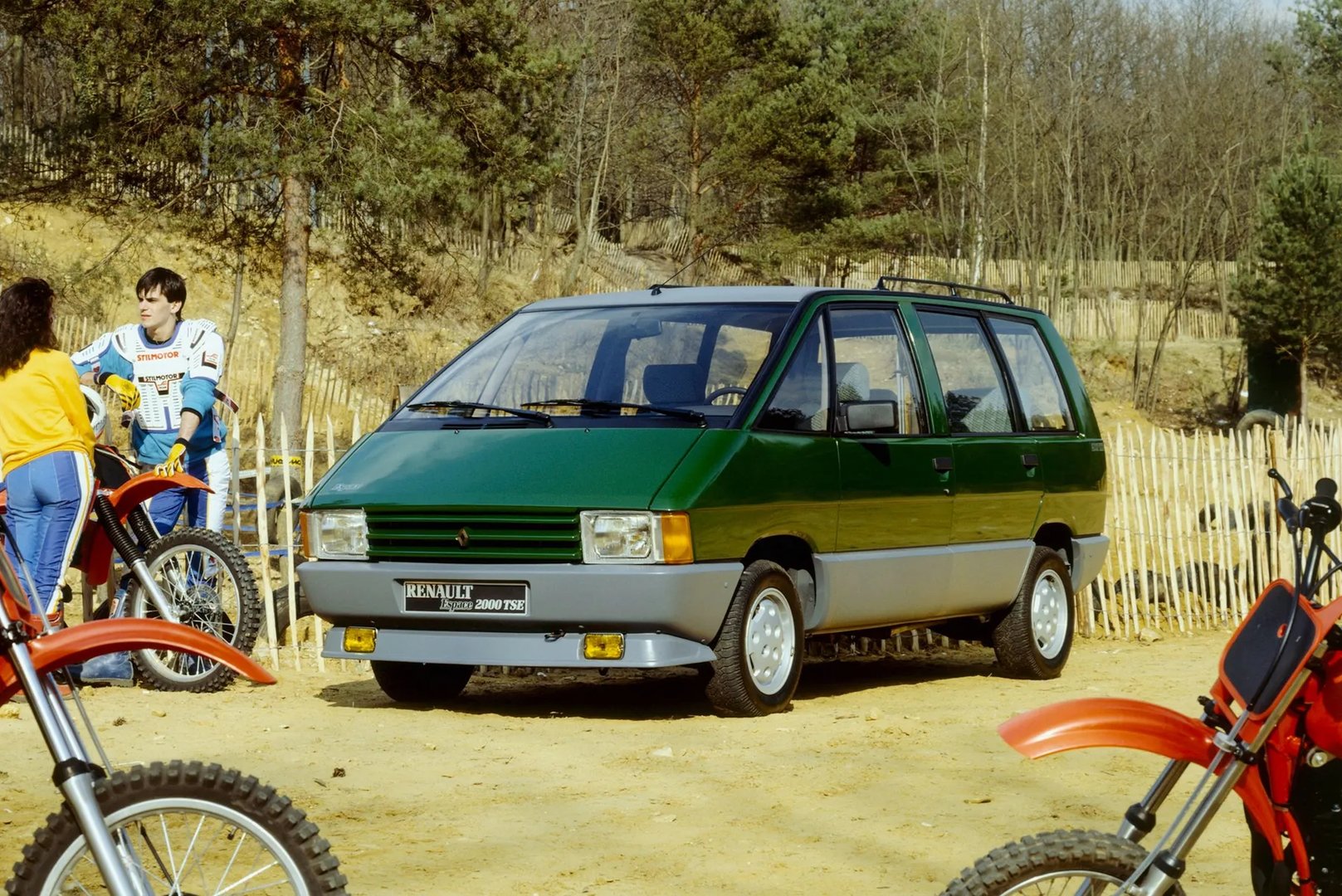 Renault_Espace_1_generation__Minivan__12.jpg