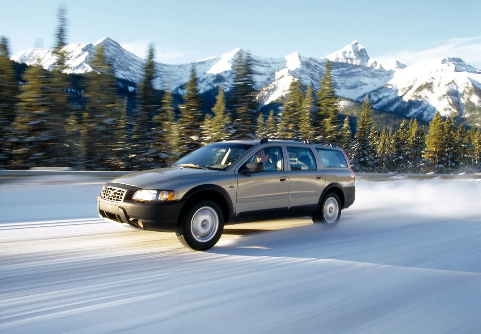 Volvo_XC70_1_generation__Estate_5-door__7.jpg