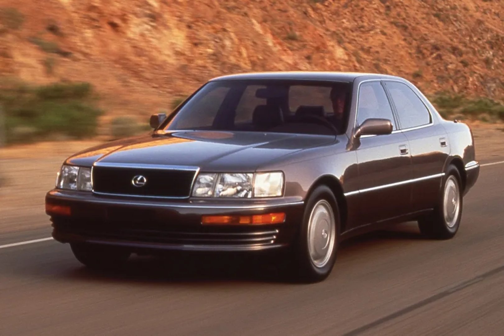 Lexus_LS_1_generation__Sedan__10.jpg