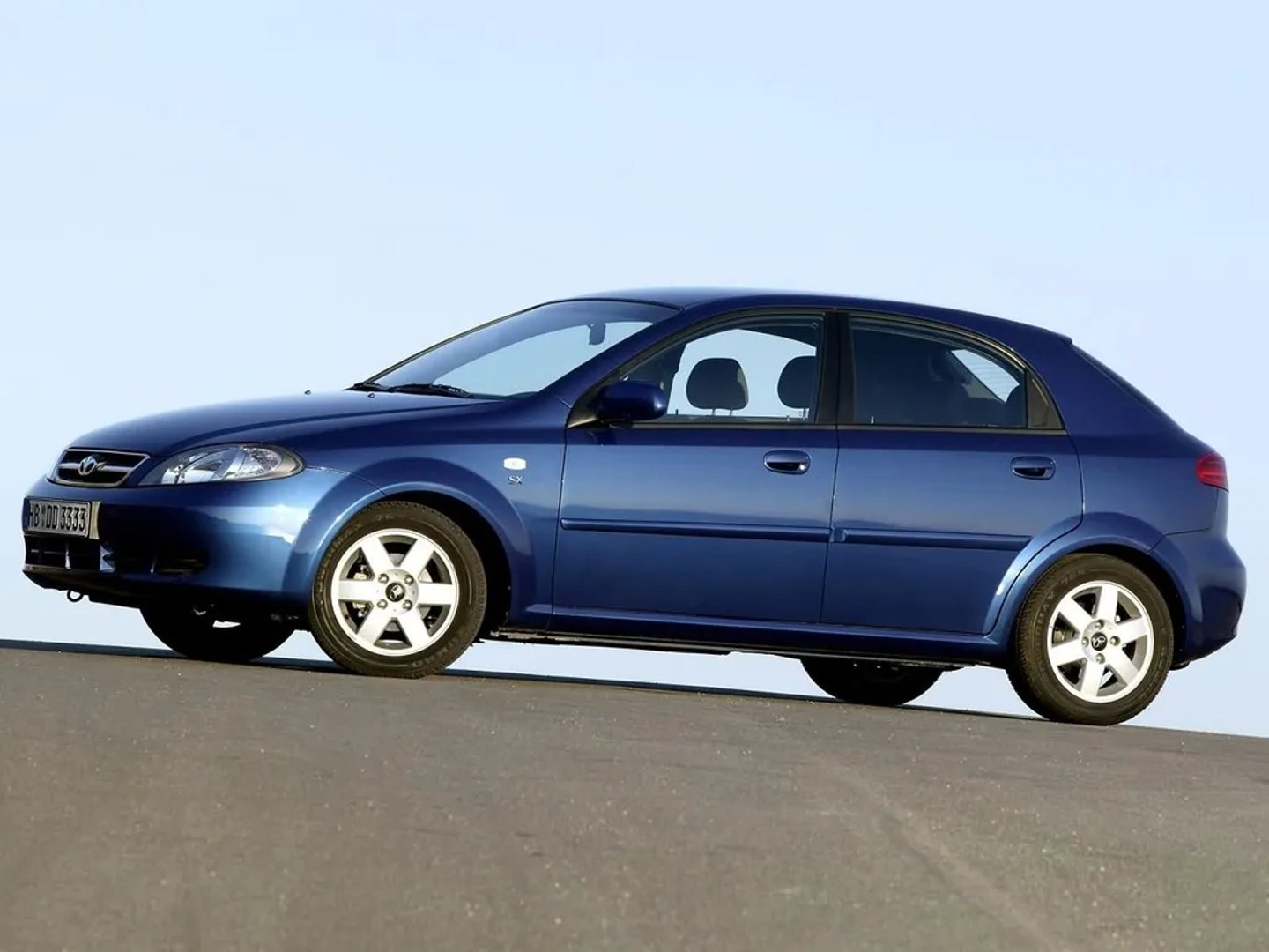 Daewoo_Lacetti_1_generation__Hatchback_5-door__2.jpg