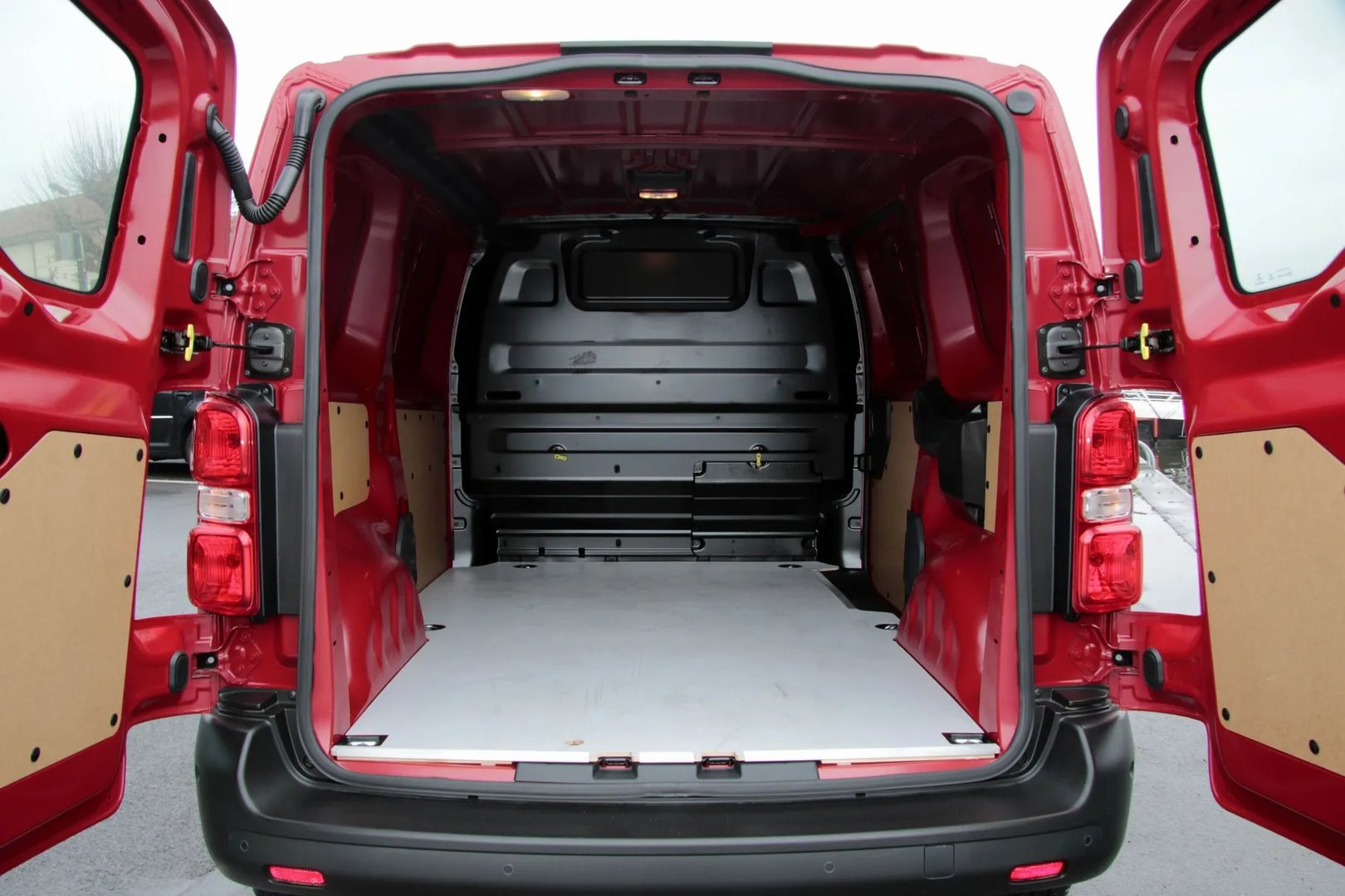 Peugeot_Expert_3_generation__Van__12.jpg