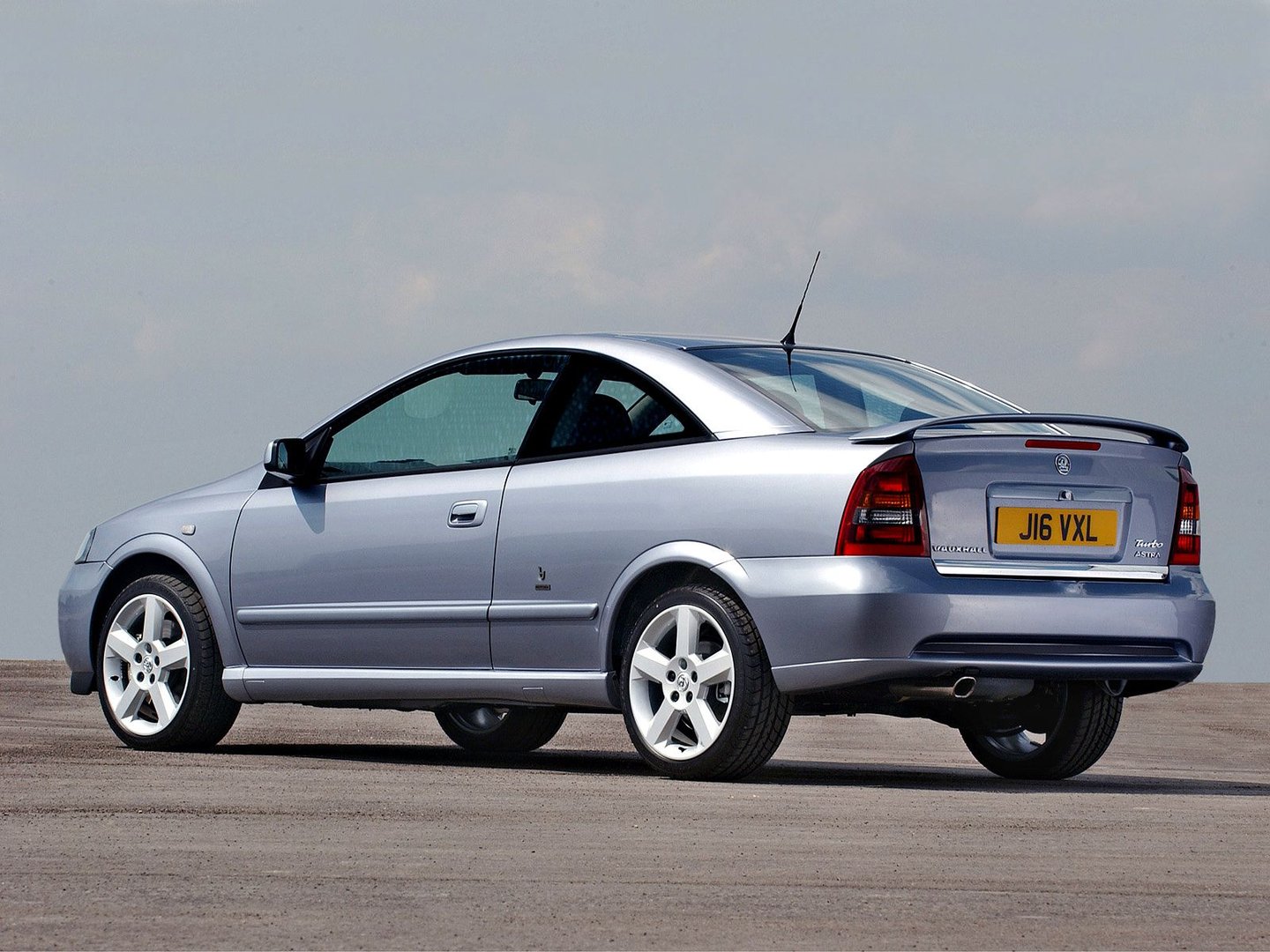 vauxhall_Astra_4_generation__Coupe__12.jpg