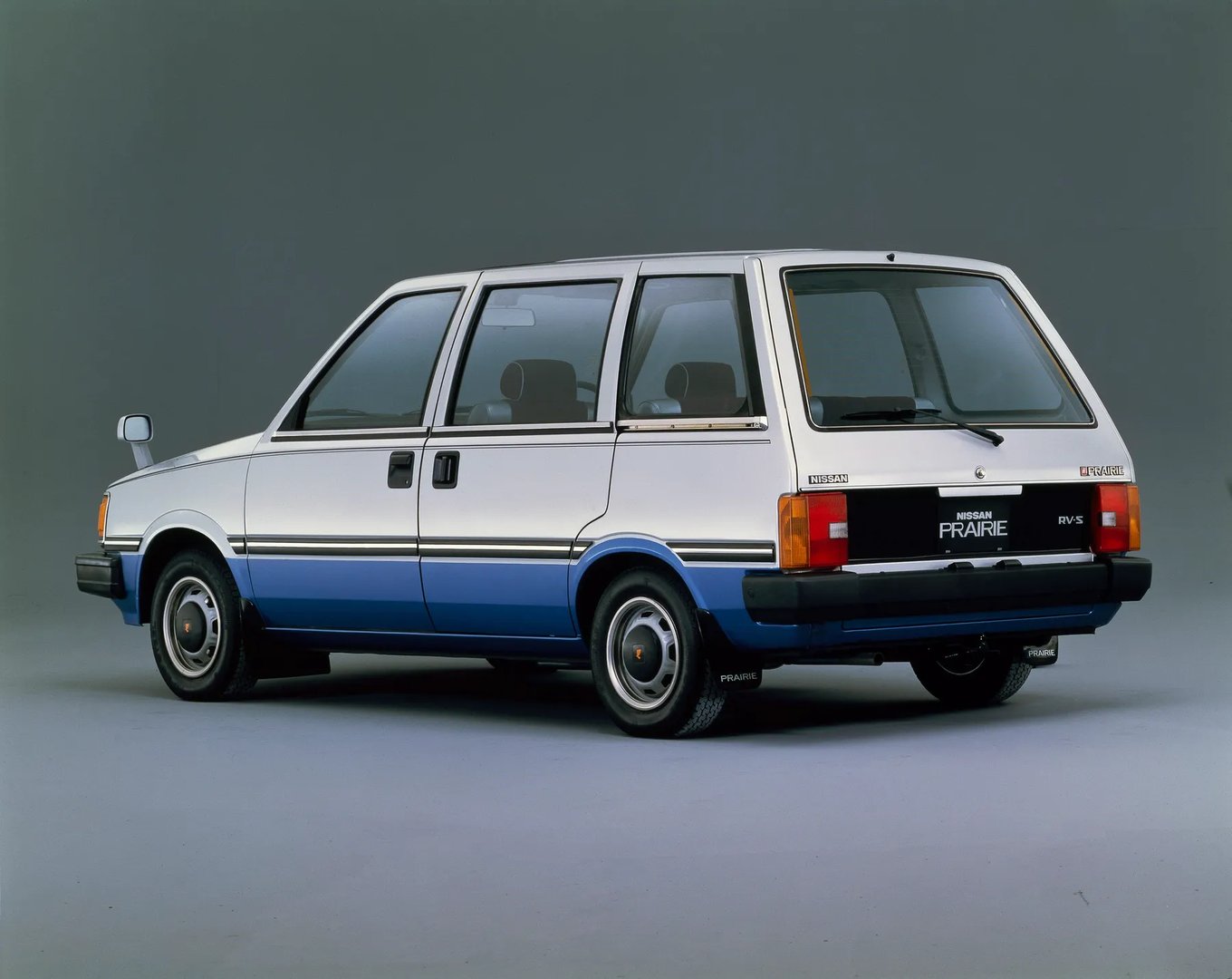 Nissan_Prairie_1_generation__Compact_Van__2.jpg