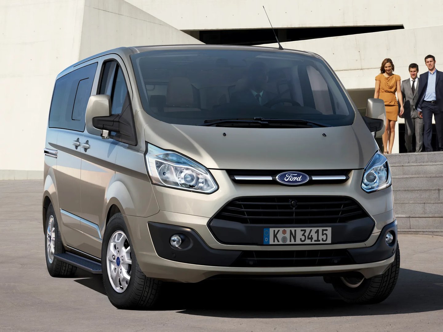 Ford_Tourneo_Custom_1_generation__Minivan_Short__3.jpg