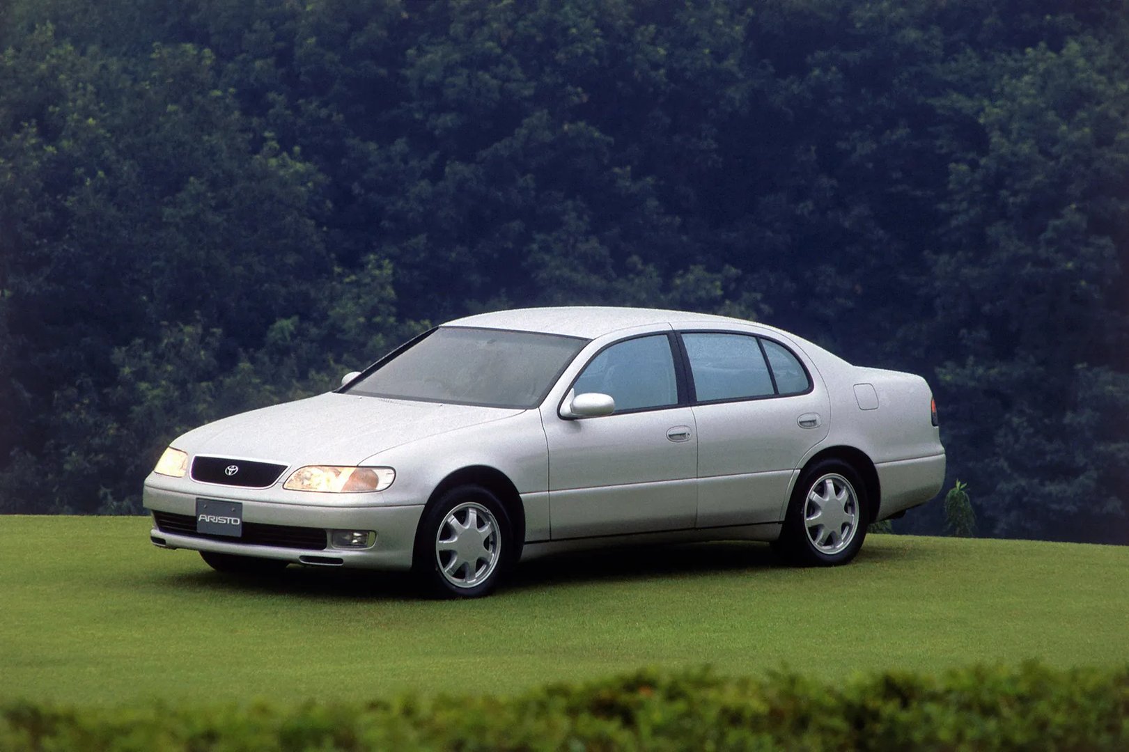 Toyota_Aristo_1_generation__Sedan__1.jpg