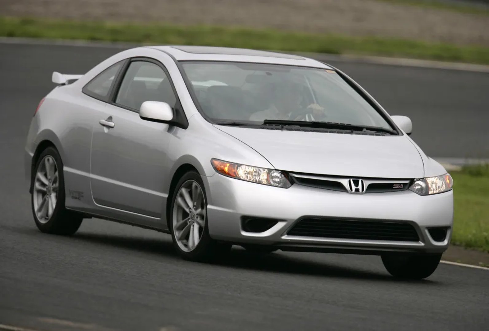 Honda_Civic_8_generation__Coupe__13.jpg