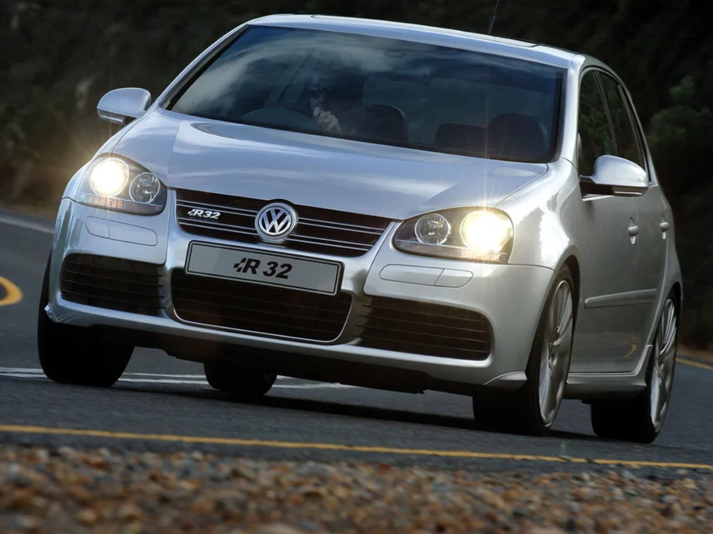 Volkswagen_Golf_R32_5_generation__Hatchback_5-door__10.jpg