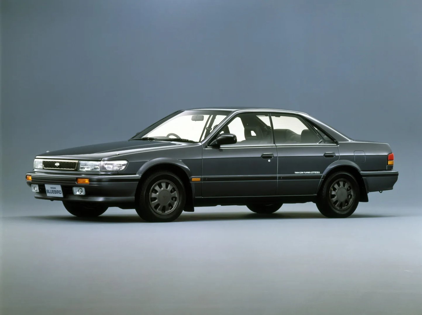 Nissan_Bluebird_8_generation__Sedan__5.jpg