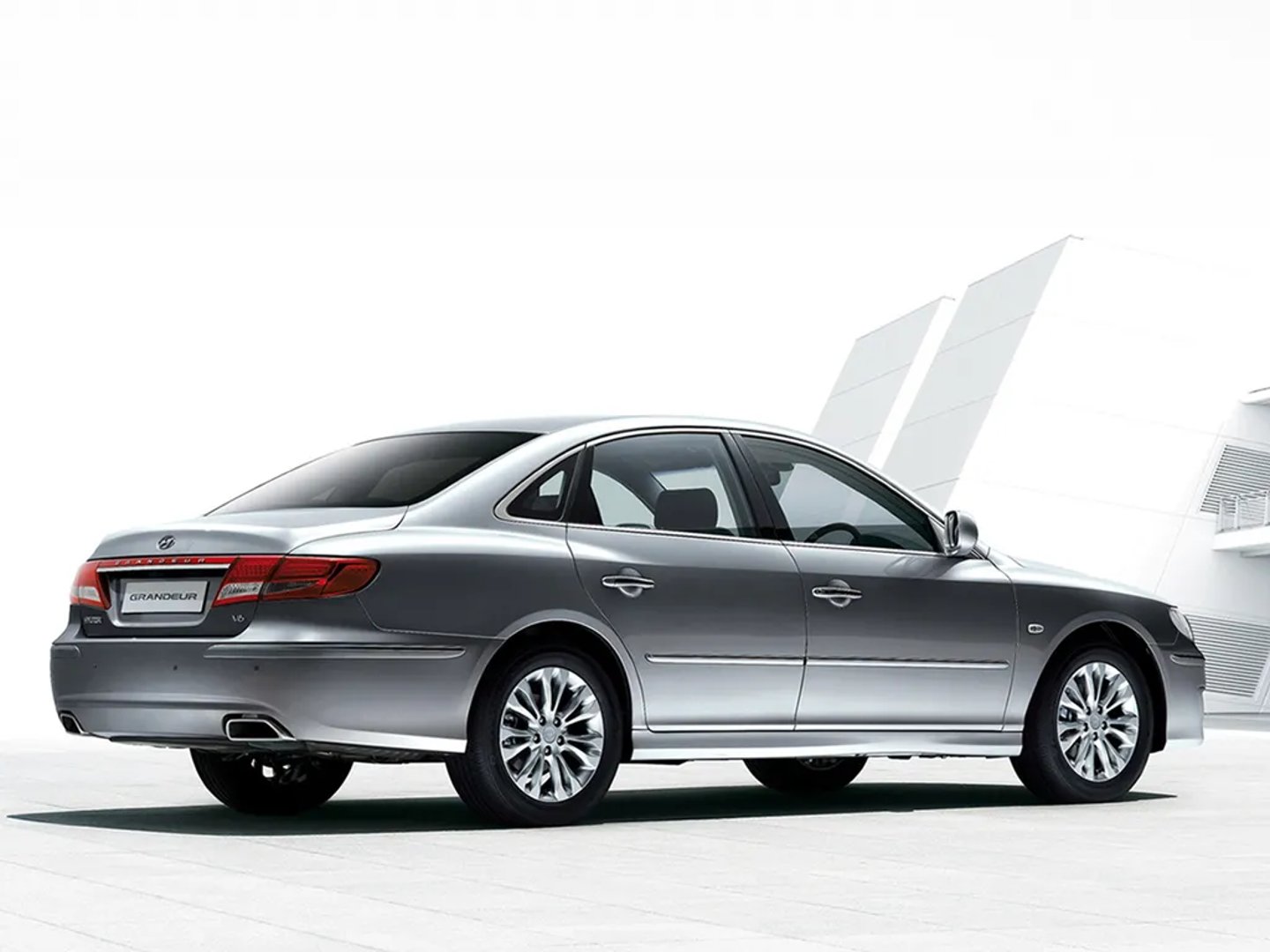 Hyundai_Grandeur_4_generation_restyling__Sedan__2.jpg