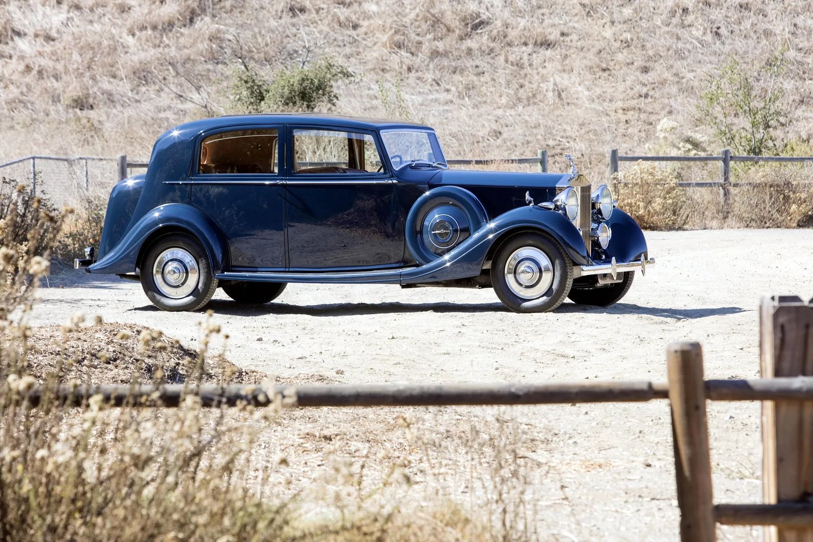 Rolls-Royce_Wraith_1_generation__Sedan__5.jpg