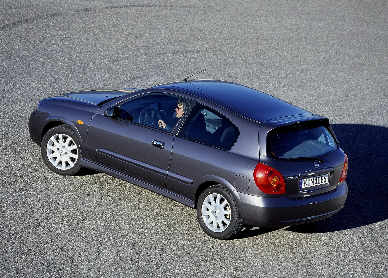 Nissan_Almera_2_generation_restyling__Hatchback_3-door__2.jpg