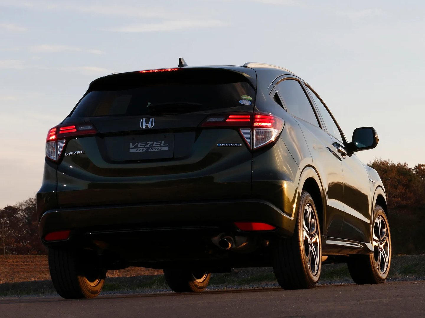 Honda_Vezel_1_generation__SUV_5-doors__1.jpg