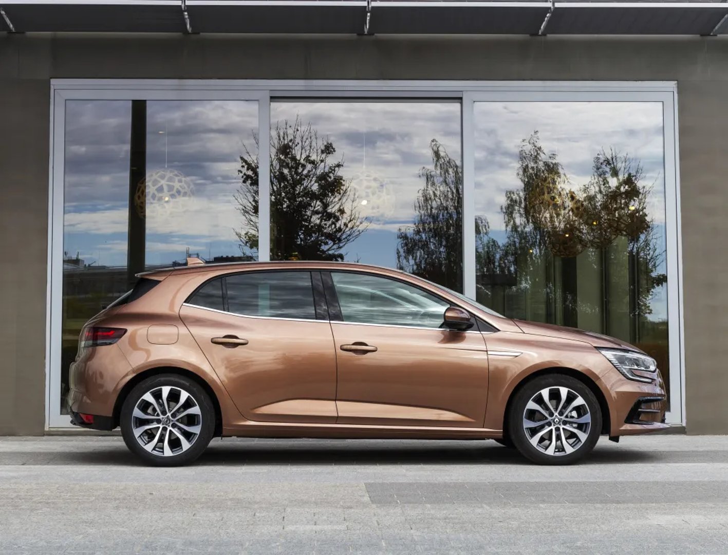 Renault_Megane_4_generation_restyling__Hatchback_5-door__6.jpg