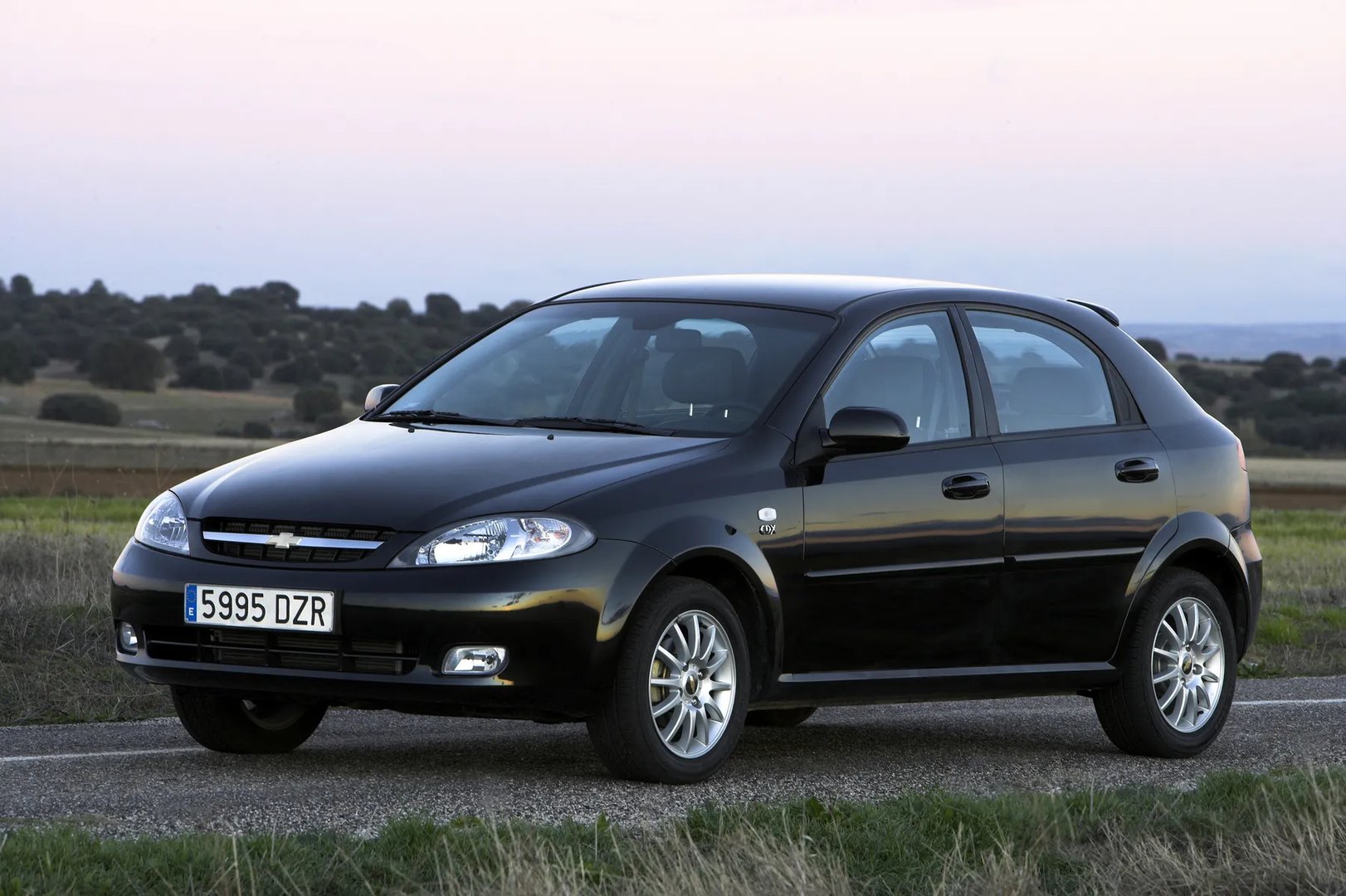 Chevrolet_Lacetti_1_generation__Hatchback_5-door__10.jpg