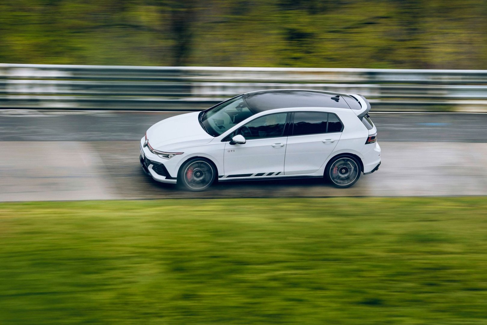 volkswagen_Golf_GTI_Clubsport_8_generation_restyling_1__Hatchback_5-door__25.jpg
