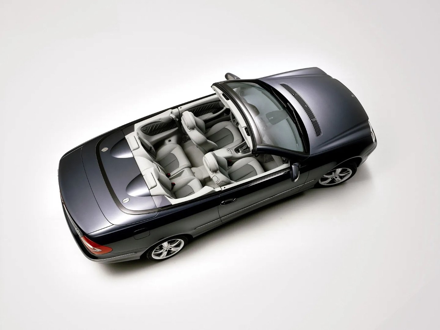 Mercedes_CLK-Class_2_generation__Cabrio__8.jpg